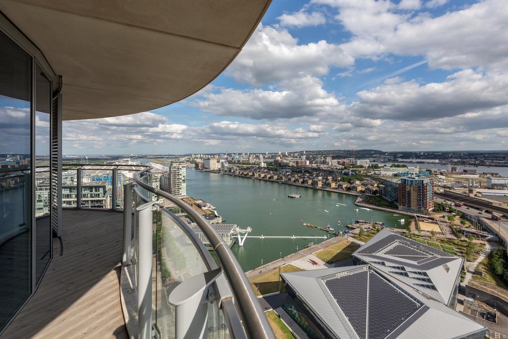 Royal Docks Penthouse Apartment ลอนดอน ภายนอก รูปภาพ