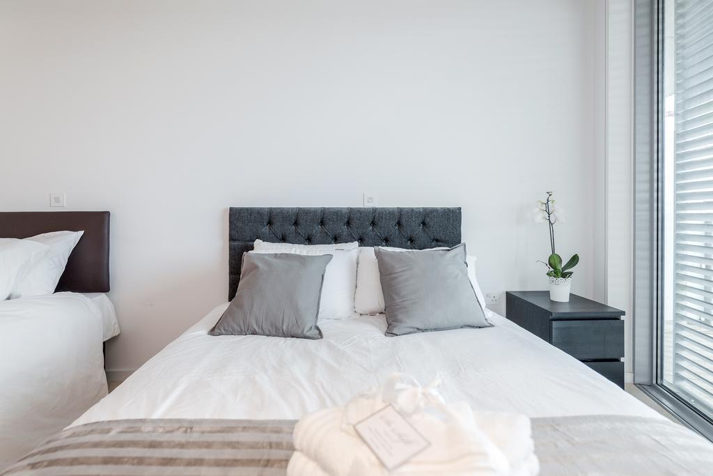 Royal Docks Penthouse Apartment ลอนดอน ภายนอก รูปภาพ
