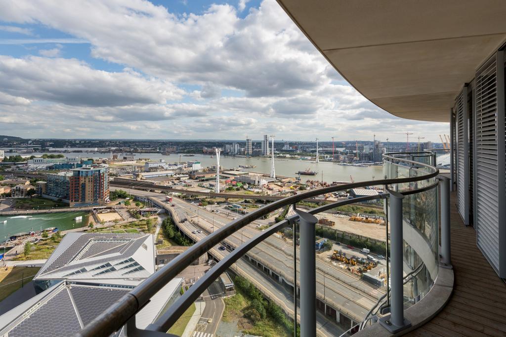 Royal Docks Penthouse Apartment ลอนดอน ภายนอก รูปภาพ