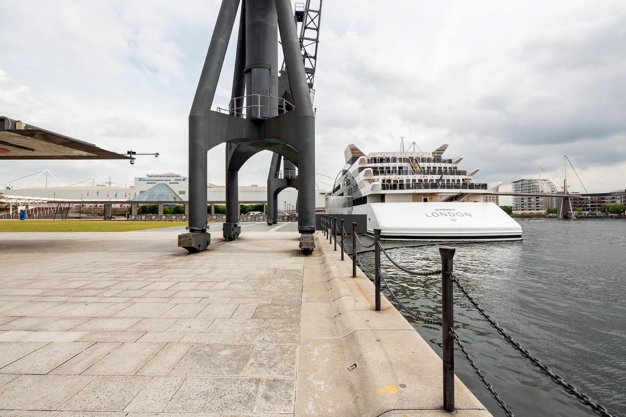 Royal Docks Penthouse Apartment ลอนดอน ภายนอก รูปภาพ